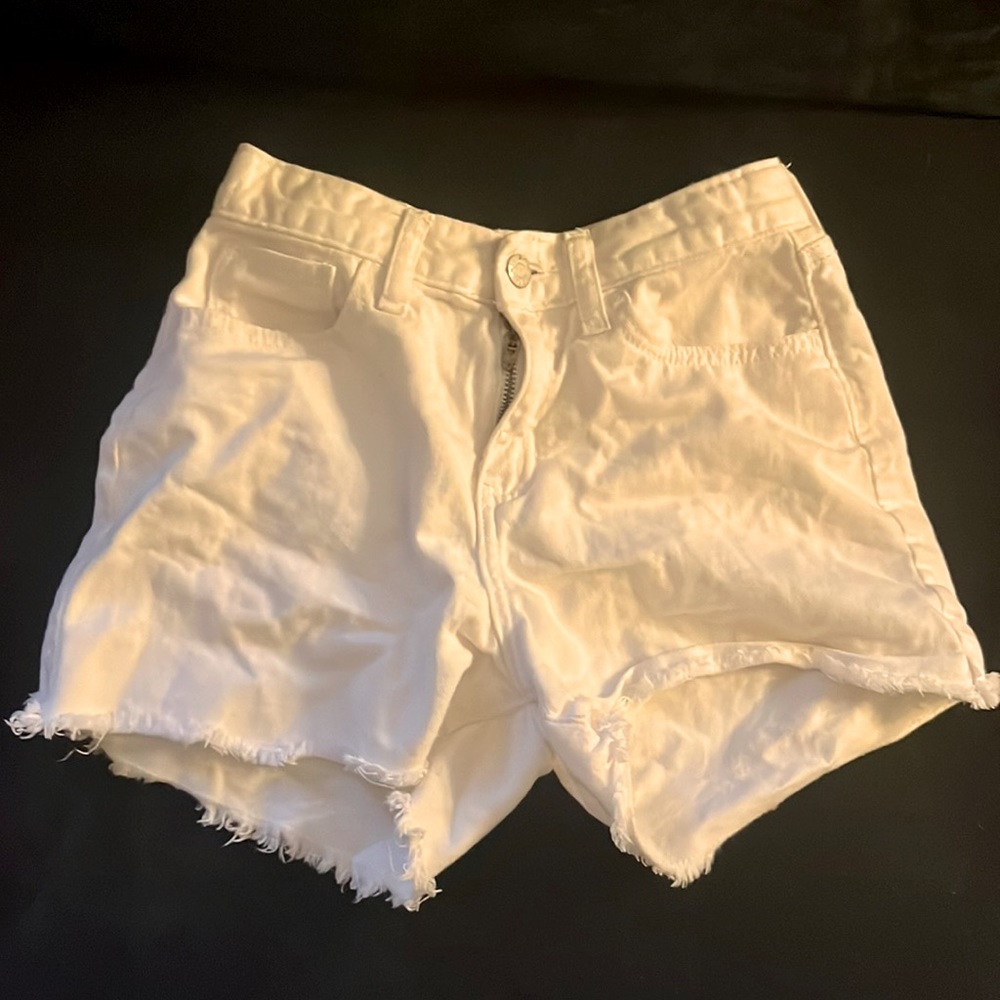 Perfect for the summer with sheer and comfortable denim. Adjustable high waist.